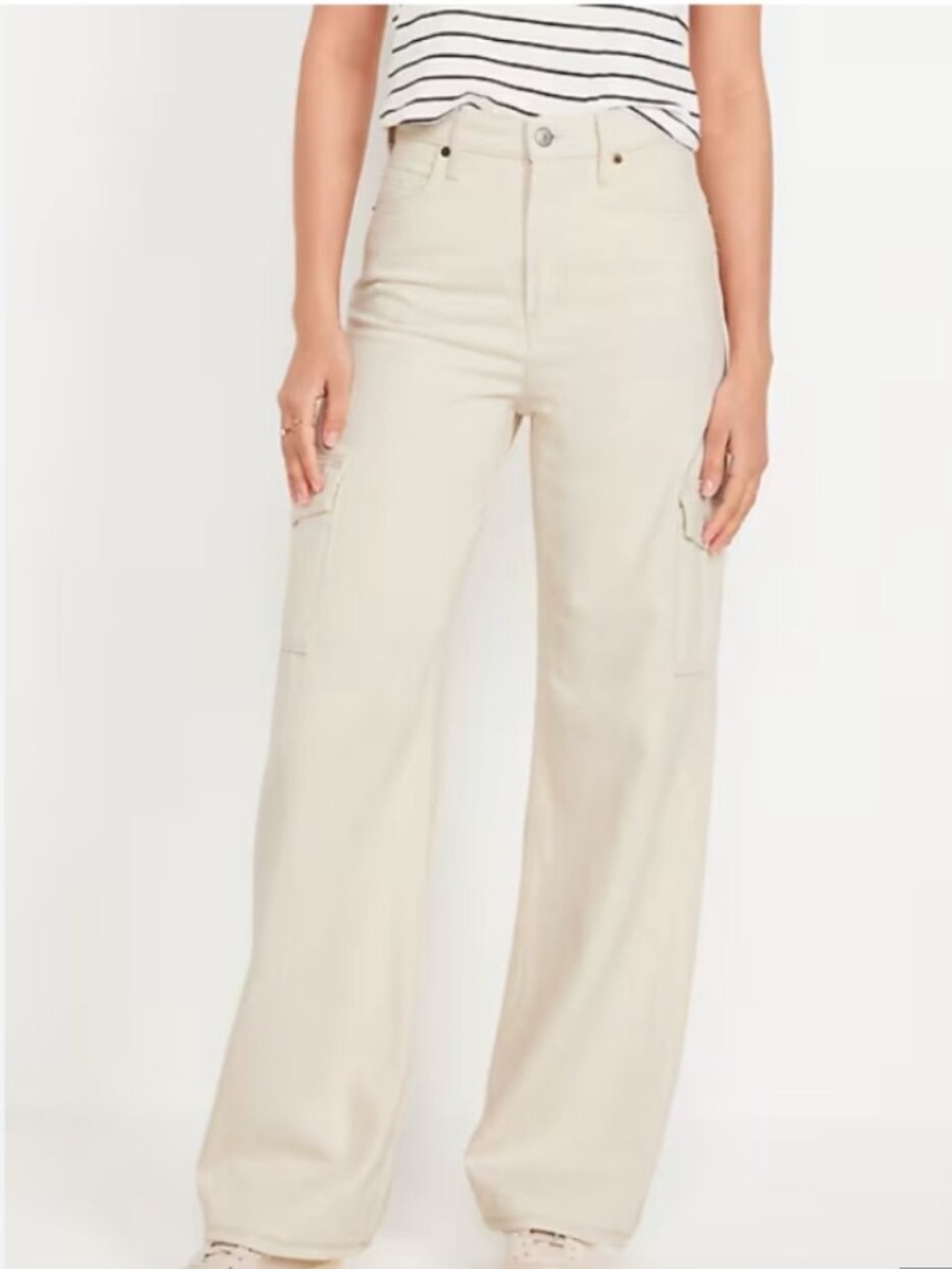 Old Navy Wide-Leg Cargo Pants in Light Cream